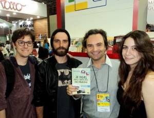 Henry Jenné autor do livro 21 Dias Nos Confins do Mundo em encontro com seus leitores na Bienal do Rio 2015