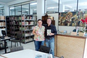 visita do escritor Henry Jenné autor do livro 21 Dias Nos Confins do Mundo a Biblioteca Pública de Indaial SC