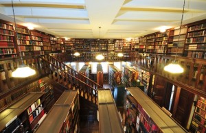 visita do escritor henry jenné a Biblioteca Monástica do Mosteiro de São Bento de São Paulo