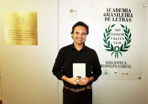 Visita do escritor henry jenné as bibliotecas do Rio de Janeiro